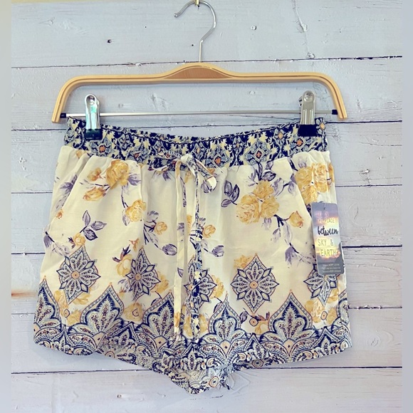 BeBop Pants - Women’s Size Small BEBOP Boho Floral pull on shorts